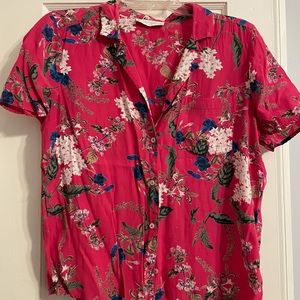 This is a short sleeved button down shirt from Lucky Brand.